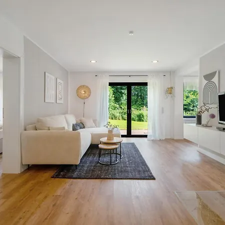 Design-apartment Mit Garten *