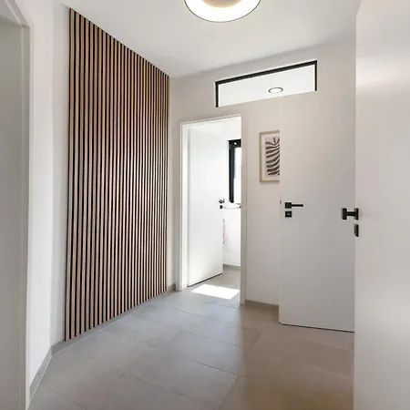 Design-apartment Mit Garten *