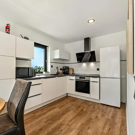 Design-apartment Mit Garten *
