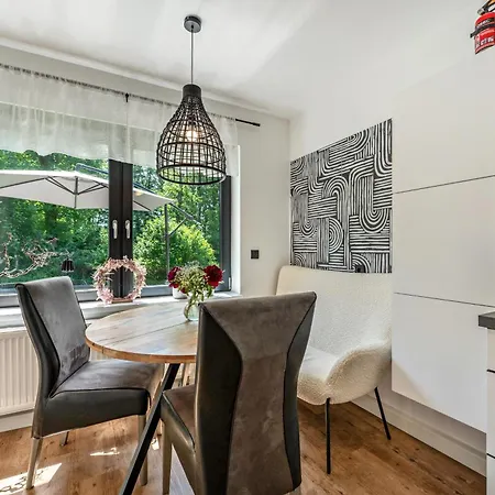 Design-apartment Mit Garten *