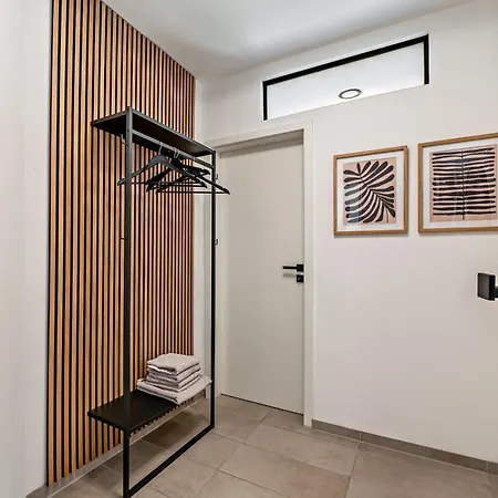 Design-apartment Mit Garten *